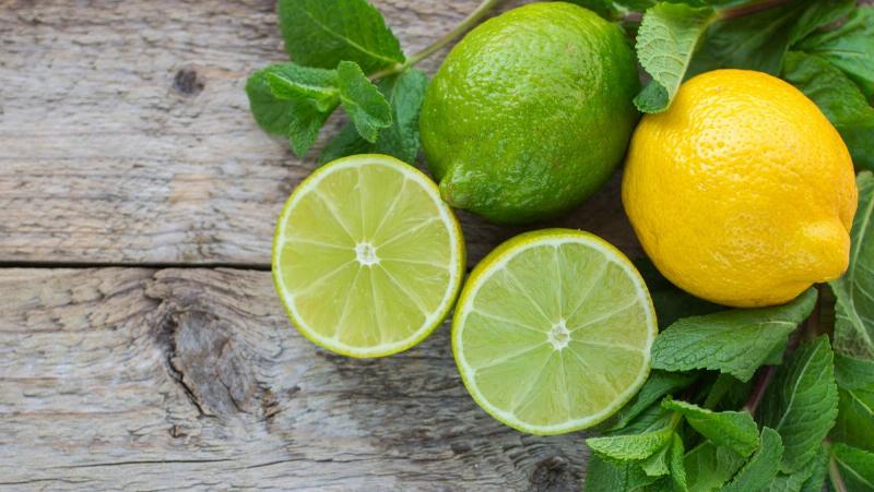 Uống nước chanh mật ong trị ngứa cổ họng
