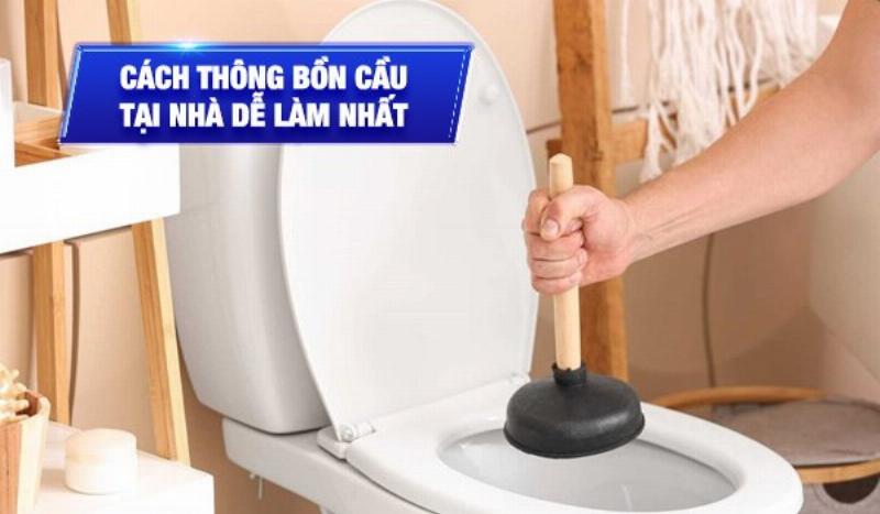 Cach thong bon cau nghet: Su dung bet thong cong, nuoc nong, baking soda va giam trang