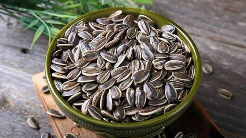 Tổng quan lợi ích sức khỏe của hoa hướng dương tươi bao gồm chống viêm, tim mạch, da và tuyến giáp