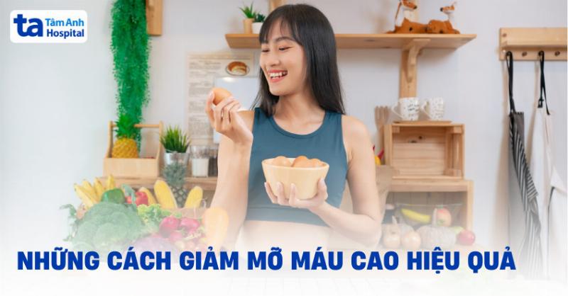 Minh họa lối sống lành mạnh cho tim mạch bao gồm ăn rau quả, tập thể dục, không hút thuốc, kiểm tra sức khỏe định kỳ, giúp phòng ngừa cơn đau thắt ngực không ổn định