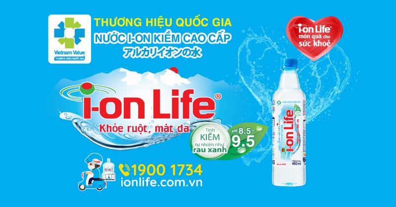 Các dạng sản phẩm từ rau tiến vua như bột mịn và viên nang trong quá trình gia công thực phẩm