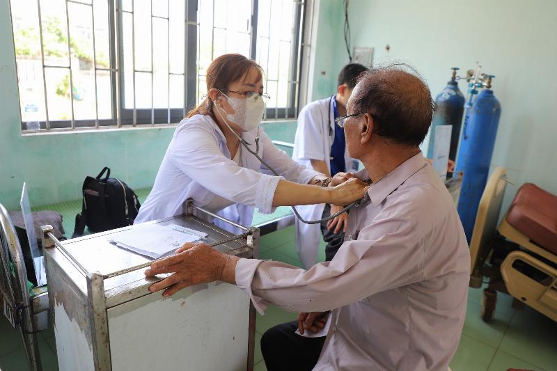 Hinh anh cham soc suc khoe trái tim qua dinh duong
