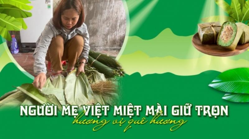Người thợ đang khéo léo gói từng chiếc bánh gio bằng lá dong theo phương pháp truyền thống