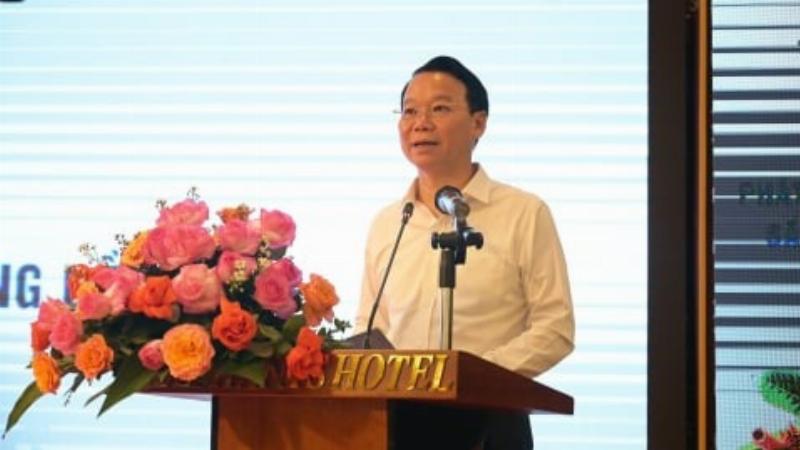 Hình minh họa quy trình kiểm soát chất lượng nguyên liệu thực phẩm chức năng từ đất trồng, bao gồm khảo sát thổ nhưỡng, canh tác bền vững, thu hái, kiểm nghiệm tại nhà máy và quy trình gia công