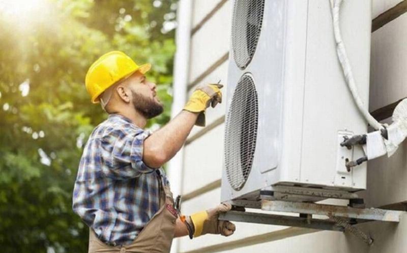 Kiểm tra remote điều hòa và cài đặt đúng chế độ làm mát khi điều hòa không mát