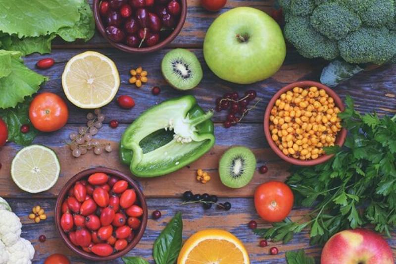 Tổng hợp các loại thực phẩm giàu vitamin và khoáng chất giúp tăng cường hệ miễn dịch phòng ngừa bệnh tật, bao gồm đau mắt đỏ